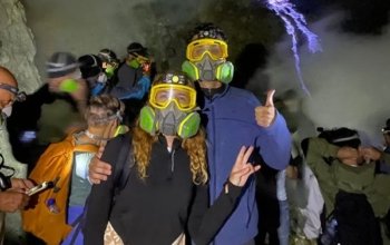 Ijen ブルーファイア ミッドナイトツアー