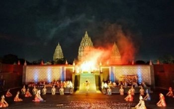 ラーマーヤナ・バレエの魅力：プランバナンで楽しむ文化の夜